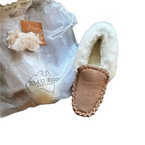 NWT Emu Ridge Australia moccasin slippers -suede and shearling - brown - sz8/9